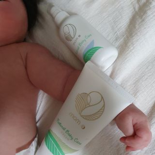 mom e 맘이 내추럴 베이비 케어 크림+바디오일 — 5점을 준 리뷰어가 2021년 1월 올린 사용 사진