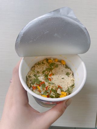 NISSIN 닛신 컵누들  4종 - 씨푸드오리지날, 씨푸드 스파이시, 씨푸드 커리, 씨푸드 XO소스 — 5점을 준 리뷰어가 2022년 3월 올린 사용 사진
