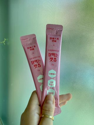 페페로니 잘 먹는 캣츄 - 알래스카 연어 24개입 — 5점을 준 리뷰어가 2021년 7월 올린 사용 사진