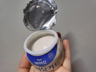 매일바이오 그릭요거트 오리지널 플레인 4개, 로스터리 커피믹스 4개 — 4점을 준 리뷰어가 2021년 12월 올린 사용 사진