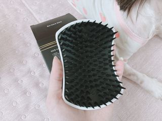 온가족 시원한샴푸 깨끗한두피 샴푸브러쉬 두피스케일링 히트팡블랙에디션 — 5점을 준 리뷰어가 2021년 8월 올린 사용 사진