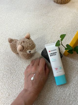 리더스코스메틱 리더스 카밍 바이오틱스 선 에센스 SPF 50+ PA++++ — 5점을 준 리뷰어가 2022년 7월 올린 사용 사진