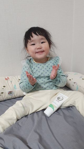 mom e 맘이 내추럴 베이비 케어 크림+바디오일 — 4점을 준 리뷰어가 2021년 1월 올린 사용 사진