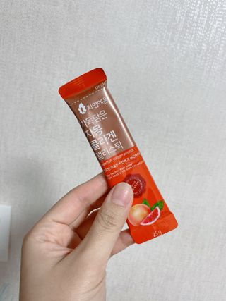 자연에온 핑크 자몽 착즙 100mL 10개입 1BOX +가 득담은 자몽 콜라겐 젤리스틱 1BOX — 4점을 준 리뷰어가 2021년 7월 올린 사용 사진