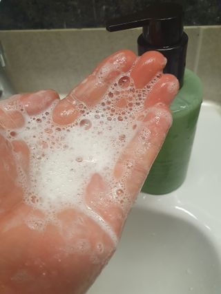프리마인 메이크업과 들뜨는 각질까지 한방에 깐달걀로! 순하기까지한 셀베이스 그린티클렌저(200ml) — 5점을 준 리뷰어가 2023년 4월 올린 사용 사진
