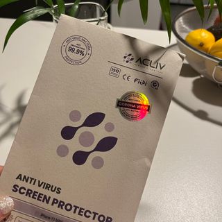 아클리브 Eco 항균 항바이러스 액정 보호필름(iPhone) — 4.5점을 준 리뷰어가 2022년 7월 올린 사용 사진