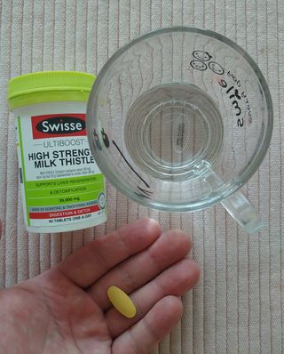 Swisse 스위스 고함량 밀크씨슬 35,000mg 60정 — 5점을 준 리뷰어가 2021년 11월 올린 사용 사진