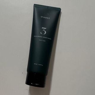 르핸스 퍼포밍 3 바디워시 비반트포렛/베티버포그 — 5점을 준 리뷰어가 2022년 12월 올린 사용 사진