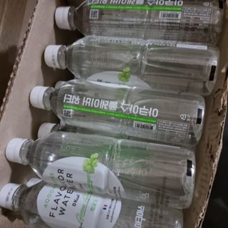 아쿠아스 플레이버워터 ★[아쿠아스] 제로칼로리 플레이버워터 복숭아/청포도 1BOX 20개입 — 5점을 준 리뷰어가 2021년 4월 올린 사용 사진