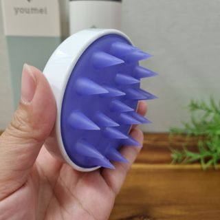 유메이 웰니스 샴푸 + 유메이 스칼프 브러쉬 — 5점을 준 리뷰어가 2021년 12월 올린 사용 사진