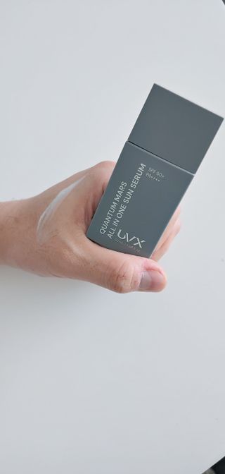 UVX 퀀텀 마스 올인원 선세럼 — 3점을 준 리뷰어가 2024년 2월 올린 사용 사진