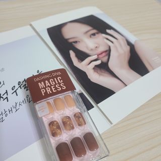 데싱디바 매직프레스 레귤러 스퀘어_6종 중 택 1 — 5점을 준 리뷰어가 2021년 9월 올린 사용 사진