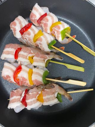 [다물꼬치] 삼겹새우롤꼬치 5개입 350g  + 데리야끼소스 120g + 매운고추소스 120g — 4.5점을 준 리뷰어가 2021년 11월 올린 사용 사진