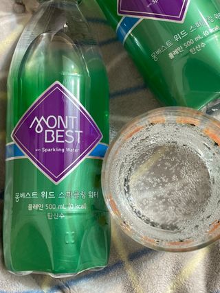 몽베스트 Montbest with Sparkling water Plain 20병 — 5점을 준 리뷰어가 2021년 10월 올린 사용 사진