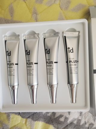 아이디플라코스메틱 아이디 브이로직 플러스 크림 15ml X 4EA — 5점을 준 리뷰어가 2022년 1월 올린 사용 사진