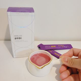 브이나인 글루타치온 비타민C 콜라겐 세라마이드 14포 1BOX — 5점을 준 리뷰어가 2022년 8월 올린 사용 사진
