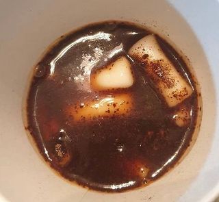 유비쿡 컵떡볶이 매운컵떡볶이2개/ 짜장컵떡볶이 2개  총 4개세트 — 5점을 준 리뷰어가 2021년 3월 올린 사용 사진