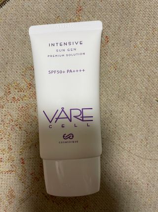 바르셀 톤업 무기자차 자외선차단제 순한 선크림 인텐시브 선 젠 50ml — 5점을 준 리뷰어가 2021년 11월 올린 사용 사진