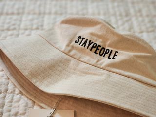 [스테이피플] STAYPEOPLE BUCKET HAT (IVORY) — 5점을 준 리뷰어가 2022년 9월 올린 사용 사진