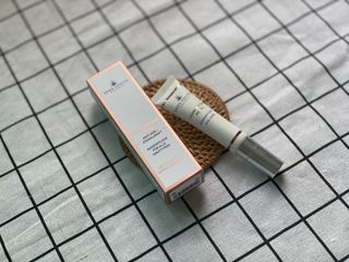 산수시 일루미네이팅 펄 영양 다크서클 스틱 아이 크림 케어 15ml — 4점을 준 리뷰어가 2021년 6월 올린 사용 사진