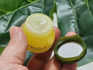 [후르디아] 유아부터 어른까지, 안심 아보카도 립밤 듀오 세트 — 5점을 준 리뷰어가 2024년 2월 올린 사용 사진