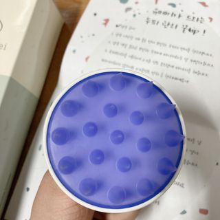 유메이 웰니스 샴푸 + 유메이 스칼프 브러쉬 — 3.5점을 준 리뷰어가 2022년 2월 올린 사용 사진