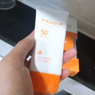 [후르디아] 혼합자차 선 에센스+톤업 선크림 2종 — 5점을 준 리뷰어가 2021년 5월 올린 사용 사진