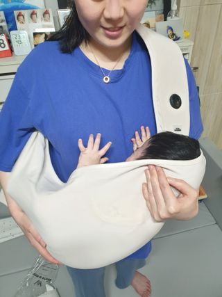 베베누보 다이얼핏 밀착 아기띠 더 이지슬링 Lv1 — 5점을 준 리뷰어가 2021년 5월 올린 사용 사진