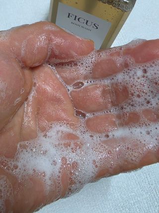 테이크어샤워 [스마트스토어+무배] 피쿠스 바디워시 FICUS BODY WASH 250ML — 5점을 준 리뷰어가 2025년 10월 올린 사용 사진