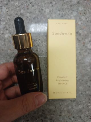 스킨큐어 산다화 비타민c 화이트닝 에센스 30ml — 5점을 준 리뷰어가 2023년 10월 올린 사용 사진