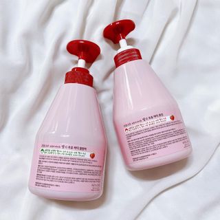 [과일나라] 피부가 마시는 딸기우유 바디클렌저&바디로션 — 5점을 준 리뷰어가 2022년 10월 올린 사용 사진
