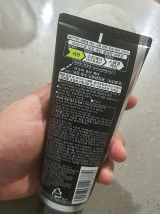 [갸스비] 지성 남성을 위한 포어케어 클렌징폼 — 5점을 준 리뷰어가 2021년 10월 올린 사용 사진