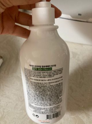 [닥터문] 프리미엄 알로에베라 선크림 500ml — 5점을 준 리뷰어가 2022년 6월 올린 사용 사진