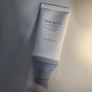 [스킨1004] 마다가스카르 센텔라 히알루-시카 워터핏 선세럼 50ml — 5점을 준 리뷰어가 2024년 5월 올린 사용 사진