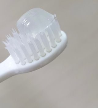 치과에서 쓰는 치약 _ 라벨제로 저불소 꼬마, 키즈, 유아, 베이비, 주니어 안전한 어린이치약 — 5점을 준 리뷰어가 2023년 1월 올린 사용 사진