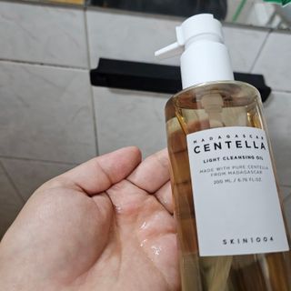 스킨1004 [SKIN1004] 마다가스카르 센텔라 라이트 클렌징 오일 200ml — 5점을 준 리뷰어가 2024년 8월 올린 사용 사진