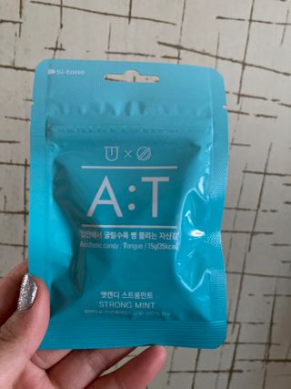 입 냄새 완화에 도움을 주는 에티켓 캔디 앳캔디 스트롱민트 — 5점을 준 리뷰어가 2021년 1월 올린 사용 사진