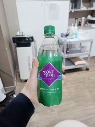 몽베스트 Montbest with Sparkling water Plain 20병 — 5점을 준 리뷰어가 2021년 11월 올린 사용 사진
