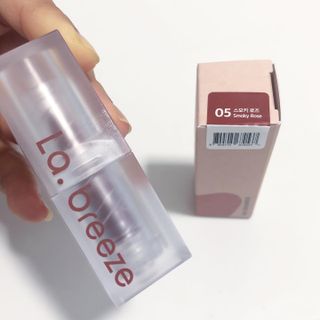 엘에이브리즈 겟 베러 벨벳 립스틱 04스위티쉬 캐럿 / 05스모키 로즈 — 5점을 준 리뷰어가 2021년 12월 올린 사용 사진