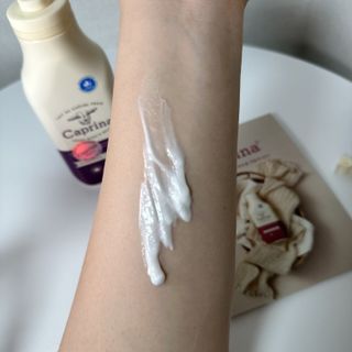 [카프리나]프레쉬 산양밀크 어메이징 바디로션 350ml (시어버터 향) — 5점을 준 리뷰어가 2023년 6월 올린 사용 사진