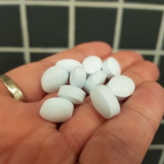 입 냄새 완화에 도움을 주는 에티켓 캔디 앳캔디 스트롱민트 — 5점을 준 리뷰어가 2021년 3월 올린 사용 사진
