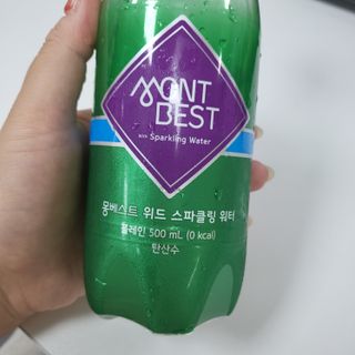 몽베스트 Montbest with Sparkling water Plain 20병 — 5점을 준 리뷰어가 2022년 7월 올린 사용 사진