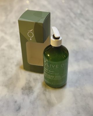 올리브 오일 스킨케어 컴퍼니 [OOSC] 촉촉 깨끗 내추럴리 너리시드 핸드워시 500ml — 5점을 준 리뷰어가 2021년 5월 올린 사용 사진
