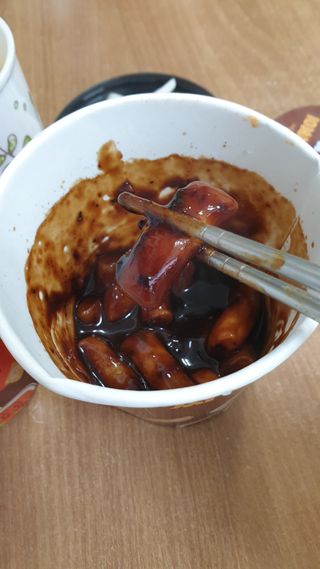 유비쿡 컵떡볶이 매운컵떡볶이2개/ 짜장컵떡볶이 2개  총 4개세트 — 5점을 준 리뷰어가 2021년 6월 올린 사용 사진