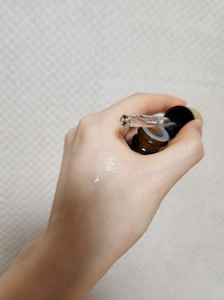 스킨큐어 산다화 비타민c 화이트닝 에센스 30ml — 5점을 준 리뷰어가 2023년 12월 올린 사용 사진
