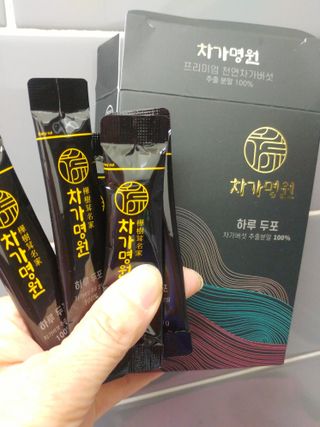 차가명원 차가버섯 프리미엄 추출분말 10일분(20포) — 5점을 준 리뷰어가 2022년 6월 올린 사용 사진