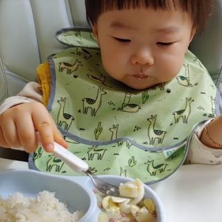 유비맘 캐릭터 실리콘 흡착 식판_색상 랜덤발송 — 5점을 준 리뷰어가 2020년 12월 올린 사용 사진
