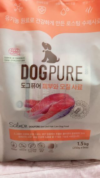 도그퓨어 피부와모질/혼합유산균/글루코사민 유기농 로스팅 사료 — 4.5점을 준 리뷰어가 2021년 9월 올린 사용 사진