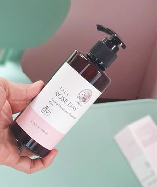 라라로즈데이 시즌2 여성청결제 200ml 아로마 페미민 클렌저, 독일더마인증 — 4점을 준 리뷰어가 2021년 8월 올린 사용 사진