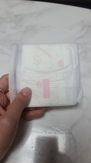 나무드 [유한킴벌리] 좋은느낌 유기농 순면 린넨블렌딩 생리대,롱라이너 중형 36매 1개 + 대형 32매 1개 — 5점을 준 리뷰어가 2021년 10월 올린 사용 사진